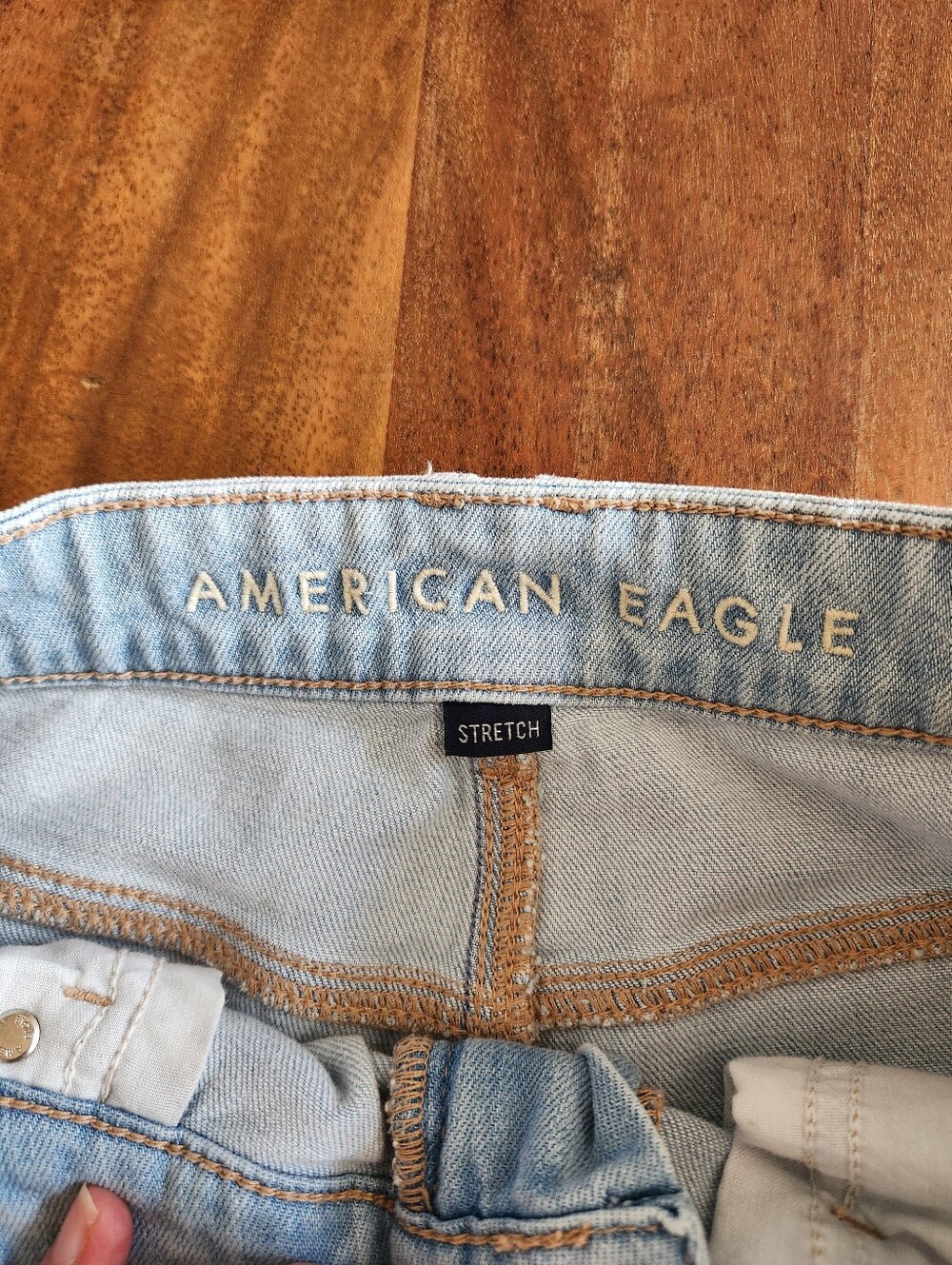 American Eagle Low Rise Wide-Leg Jeans In Faded Light Wash 4 - Picture 6 of 13